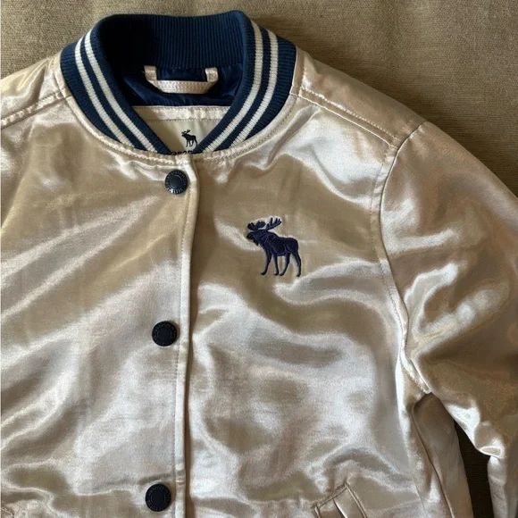 Abercrombie Kids Satin Bomber Jacket Boys 9/10 Cream Navy Varsity Moose Logo - Picture 2 of 9